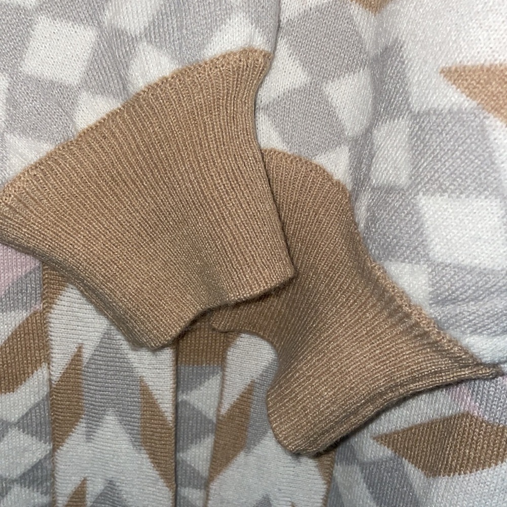 BOGO 🌸🌼 HOST PiCK Calligraphie cardigan pink, gray, caramel & cream geometric - Picture 8 of 10